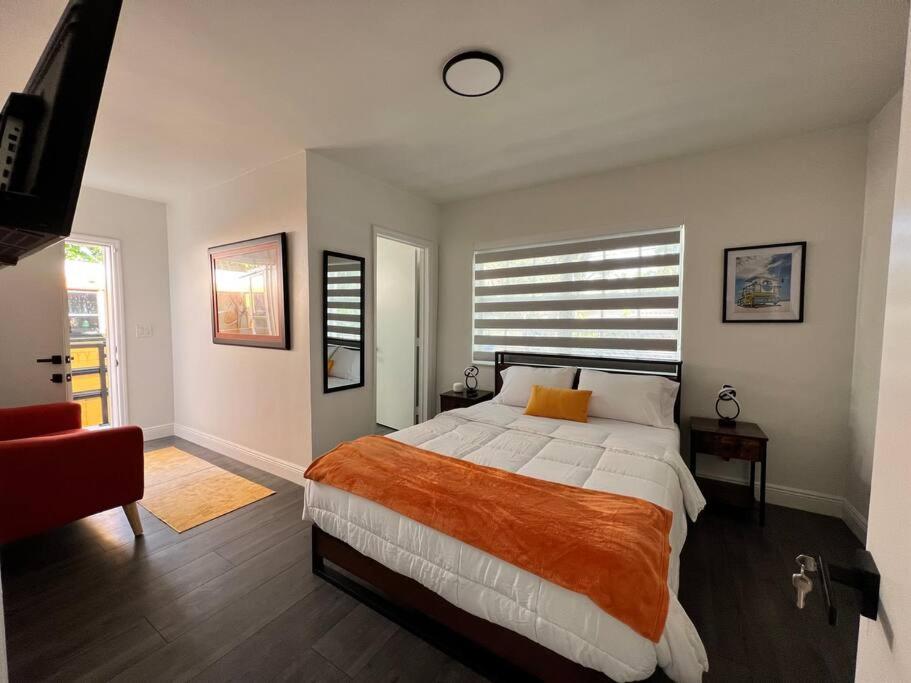 Stylish 3/2 centrally located!