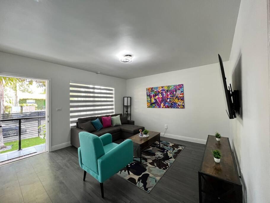 Stylish 3/2 centrally located!