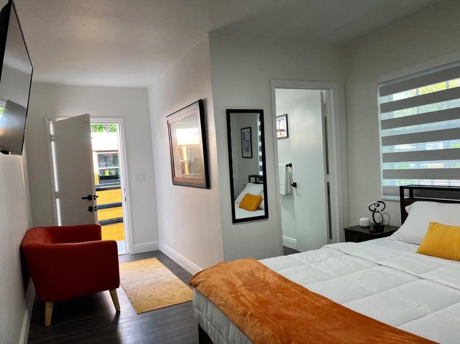 Stylish 3/2 centrally located!
