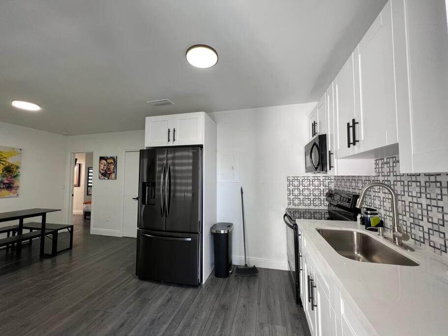 Stylish 3/2 centrally located!