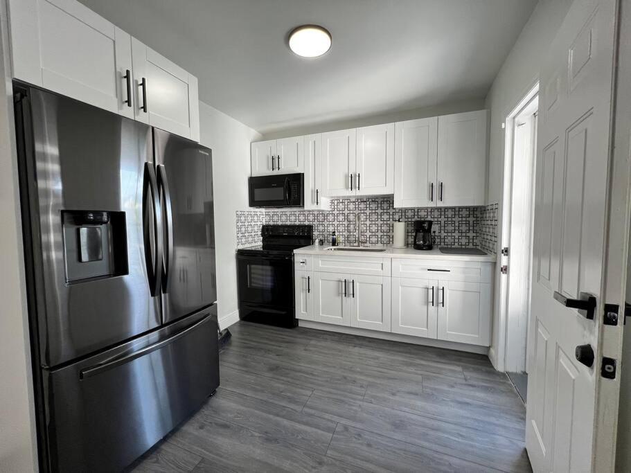 Stylish 3/2 centrally located!
