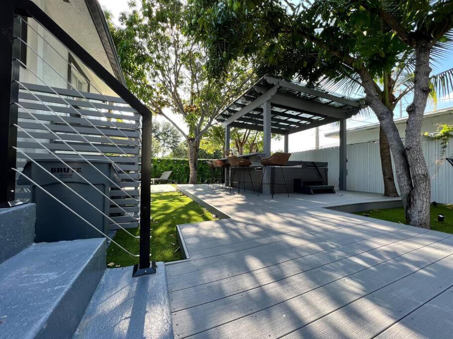 Stylish 3/2 centrally located!
