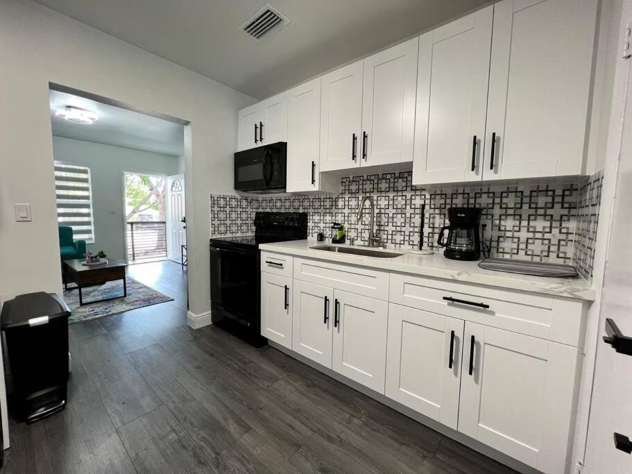 Stylish 2/1 centrally located!