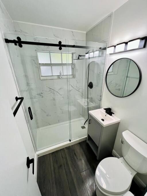 Stylish 2/1 centrally located!