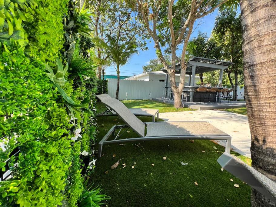Stylish 2/1 centrally located!
