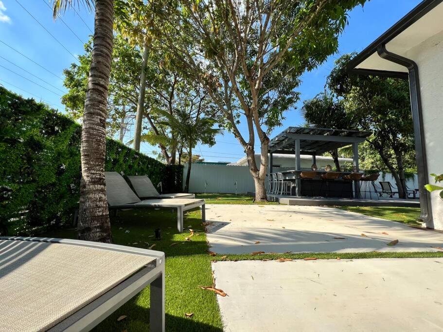 Stylish 2/1 centrally located!