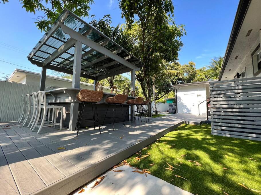 Stylish 2/1 centrally located!