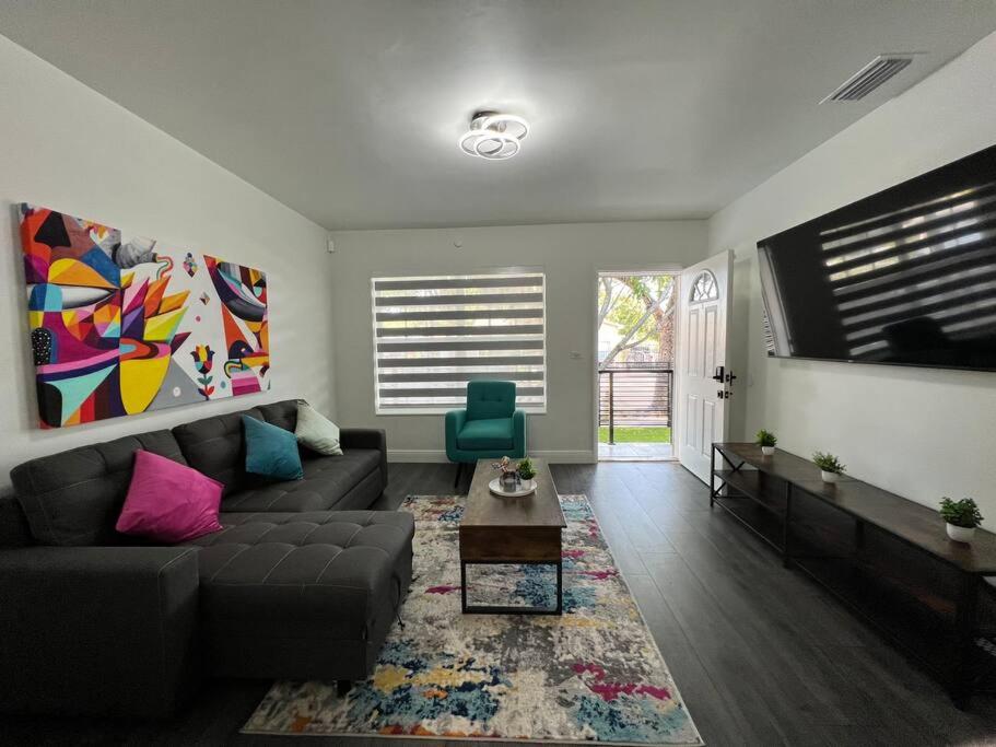 Stylish 2/1 centrally located!