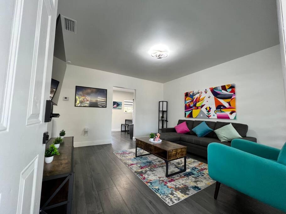 Stylish 2/1 centrally located!