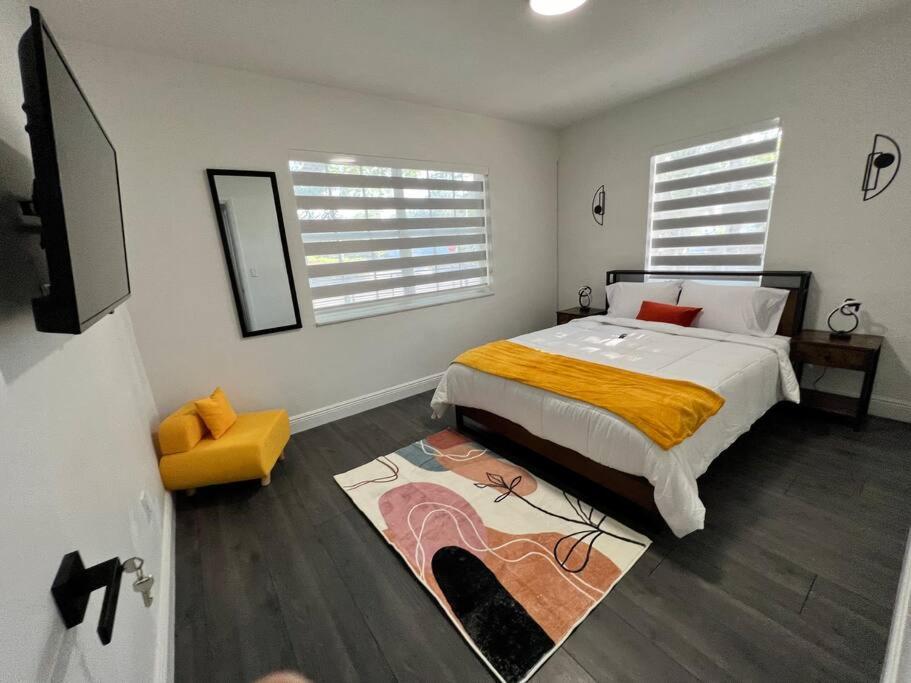 Stylish 2/1 centrally located!
