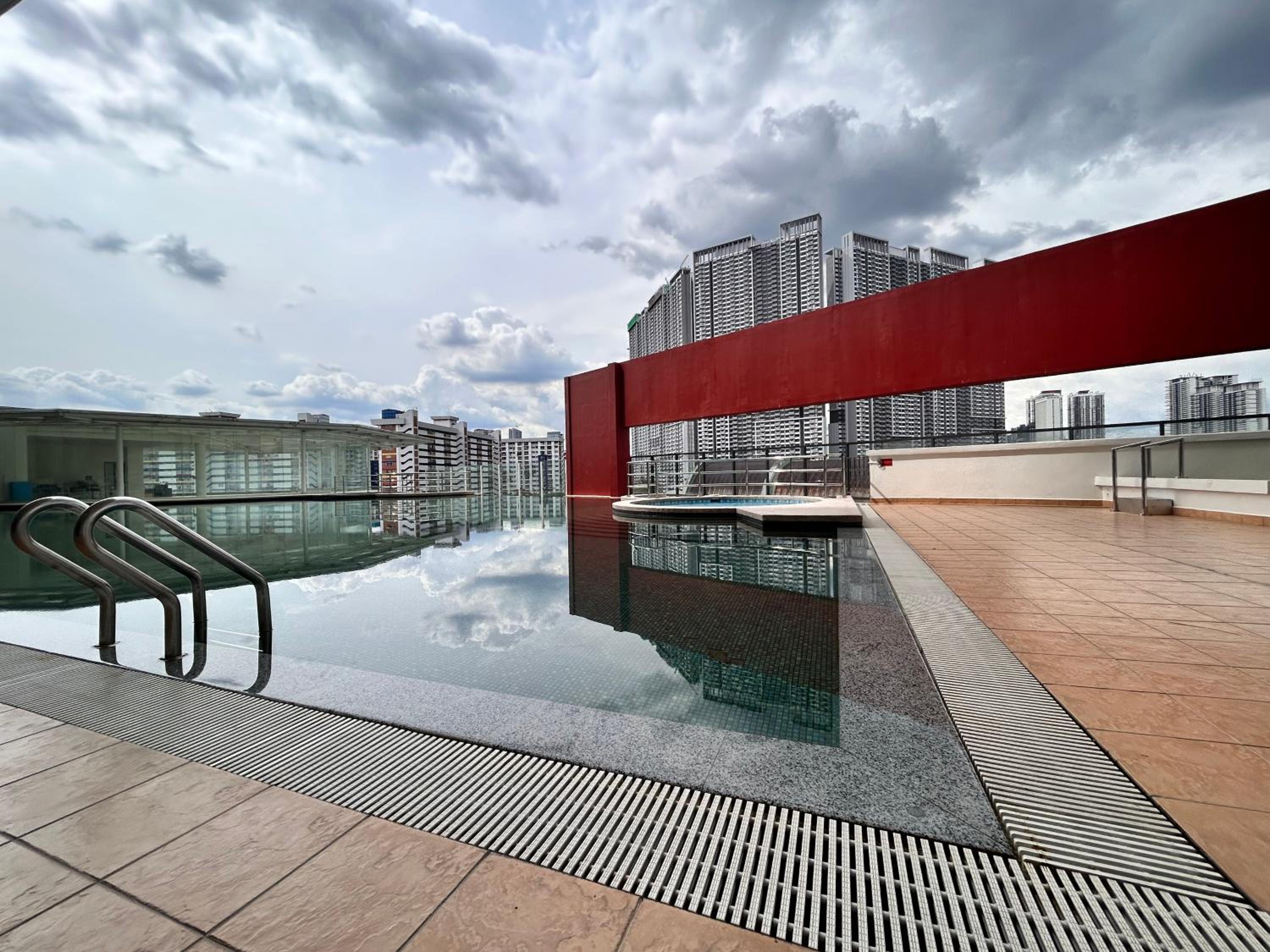 Private Jacuzzi Suite - Pertama Residency