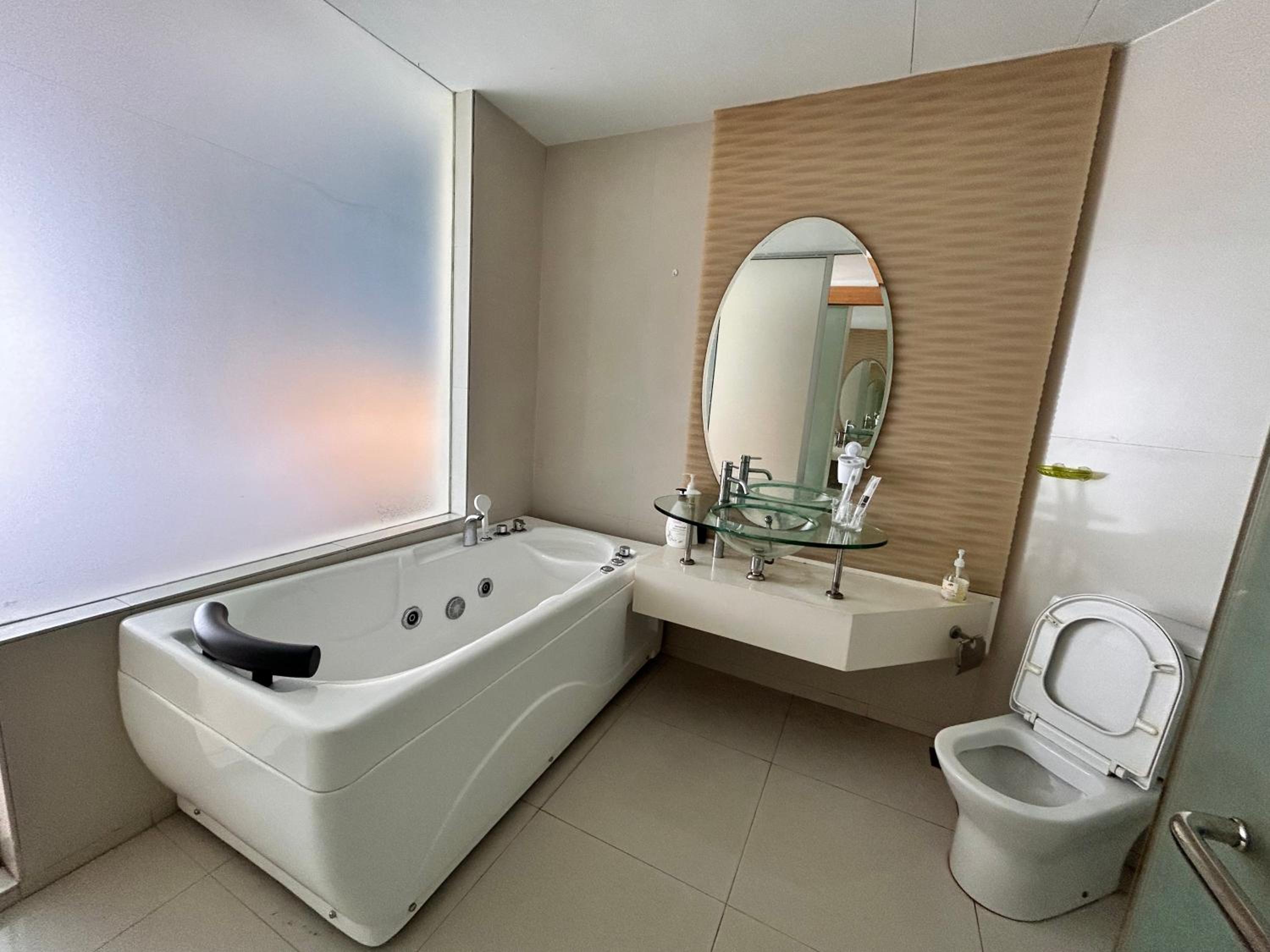 Private Jacuzzi Suite - Pertama Residency