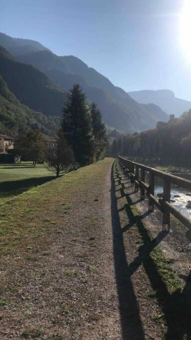 Valdastico Casetta in sasso con giardino