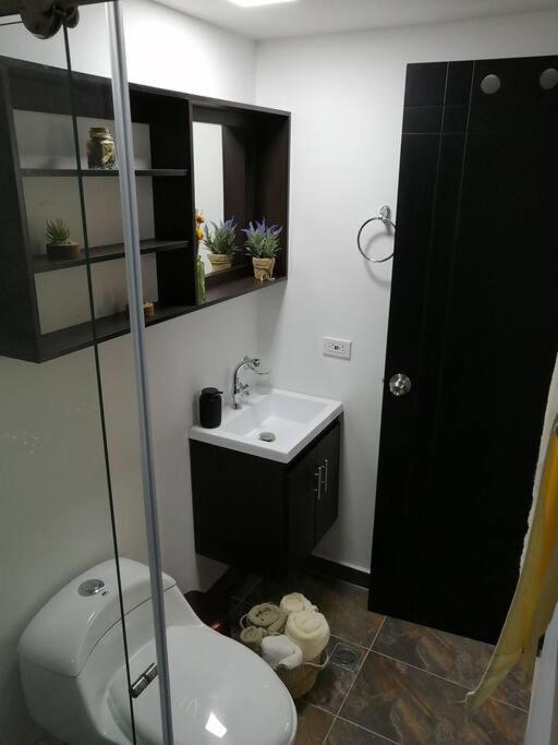 Increíble Apartaestudio Cerca al Centro Comercial Los Molinos