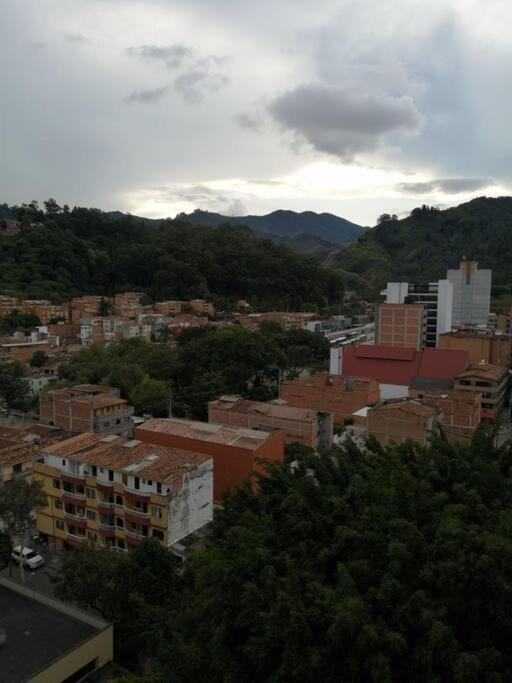 Increíble Apartaestudio Cerca al Centro Comercial Los Molinos