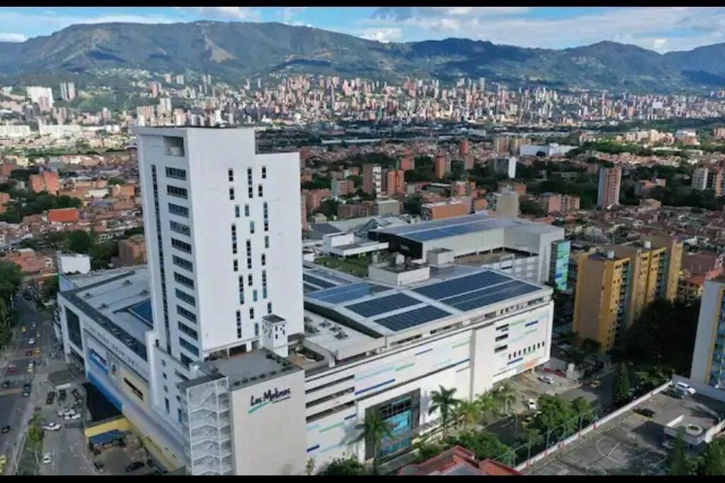 Increíble Apartaestudio Cerca al Centro Comercial Los Molinos