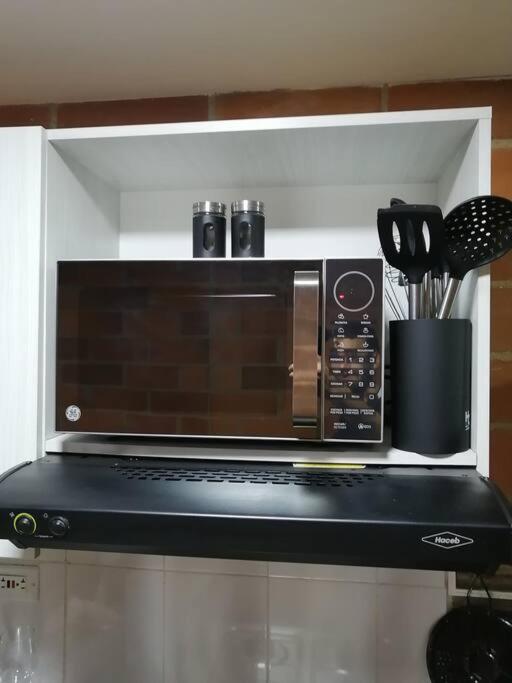 Increíble Apartaestudio Cerca al Centro Comercial Los Molinos