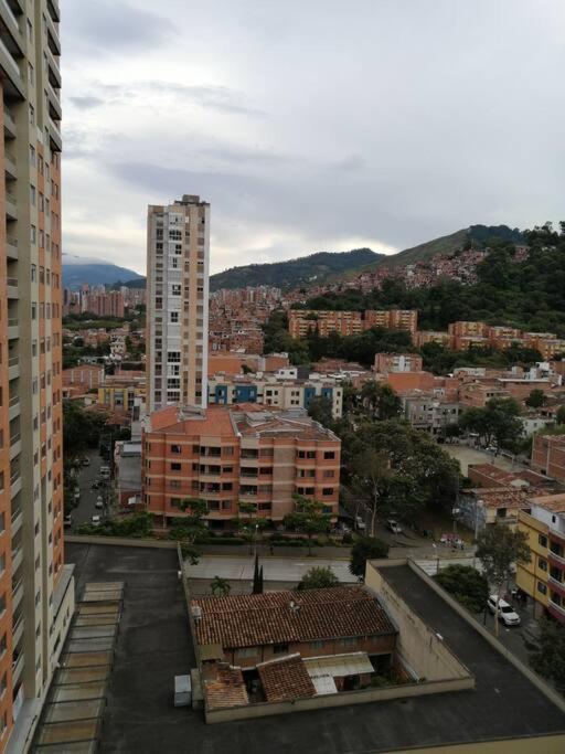 Increíble Apartaestudio Cerca al Centro Comercial Los Molinos