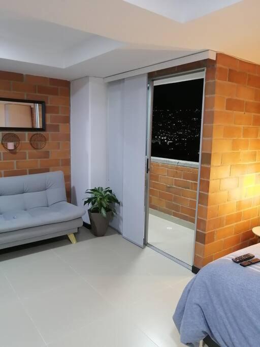 Increíble Apartaestudio Cerca al Centro Comercial Los Molinos