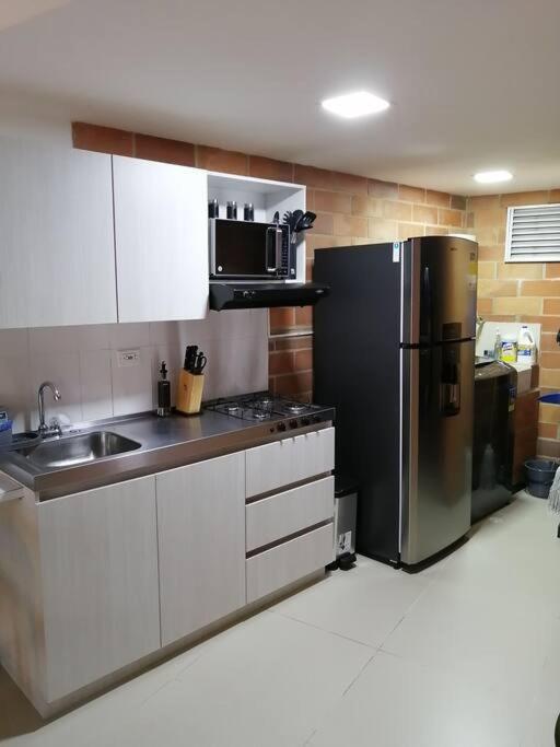 Increíble Apartaestudio Cerca al Centro Comercial Los Molinos