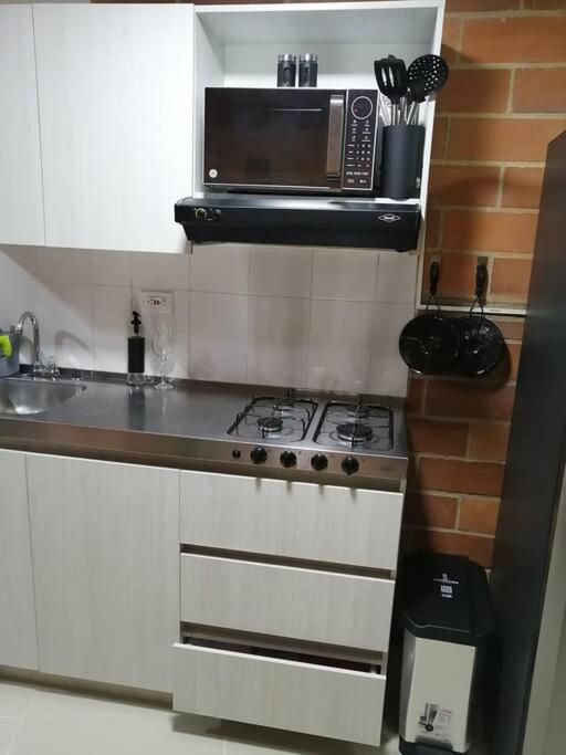 Increíble Apartaestudio Cerca al Centro Comercial Los Molinos