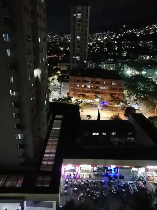 Increíble Apartaestudio Cerca al Centro Comercial Los Molinos