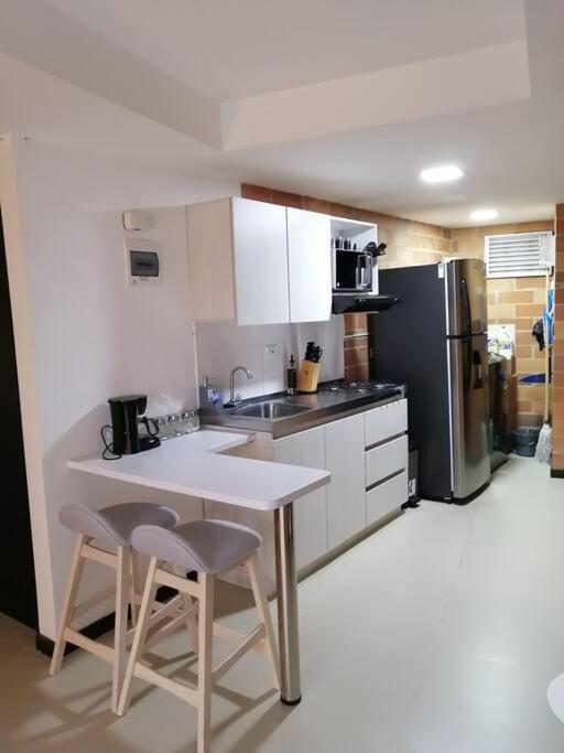 Increíble Apartaestudio Cerca al Centro Comercial Los Molinos