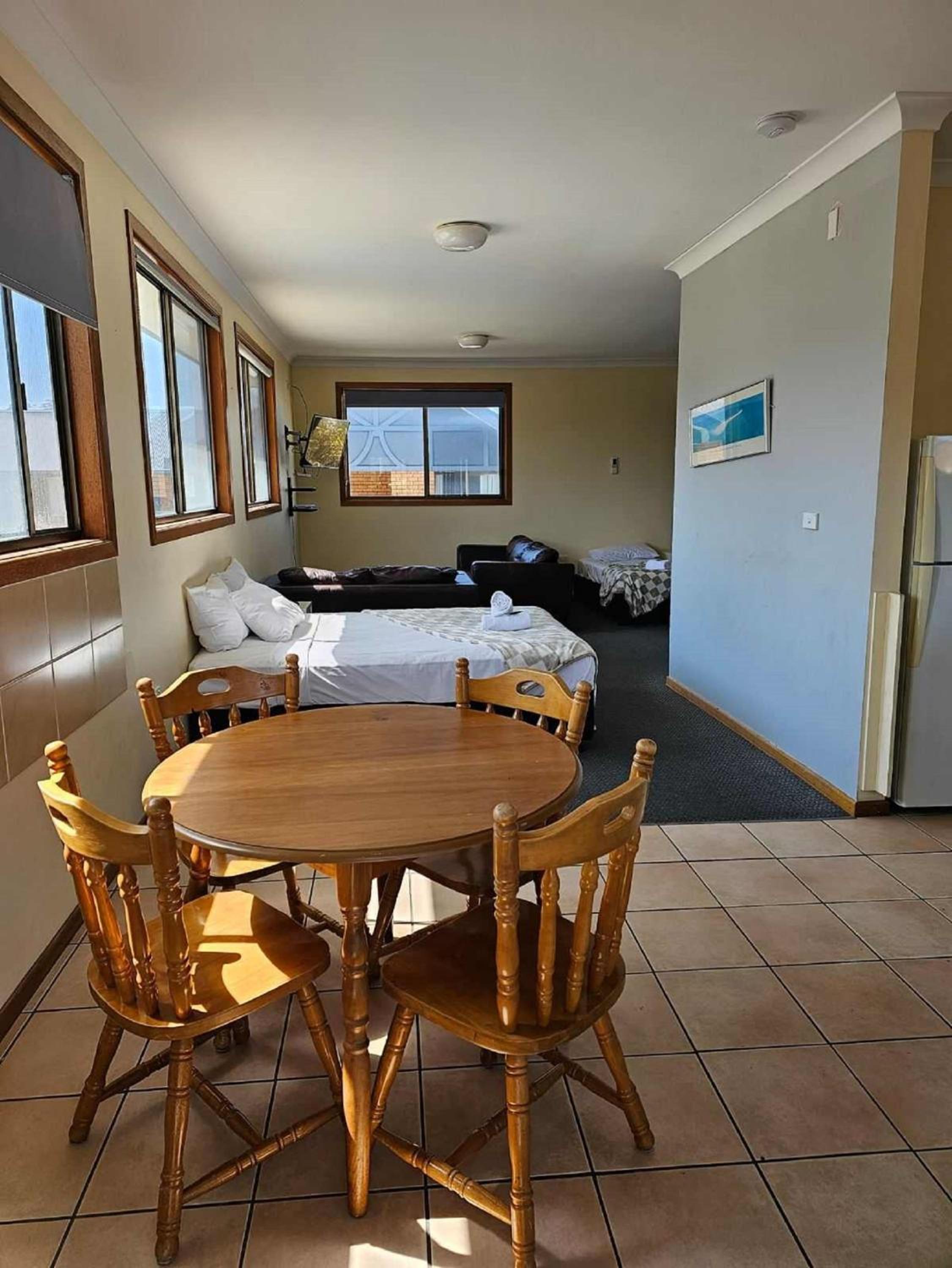 Coastal Bay Motel