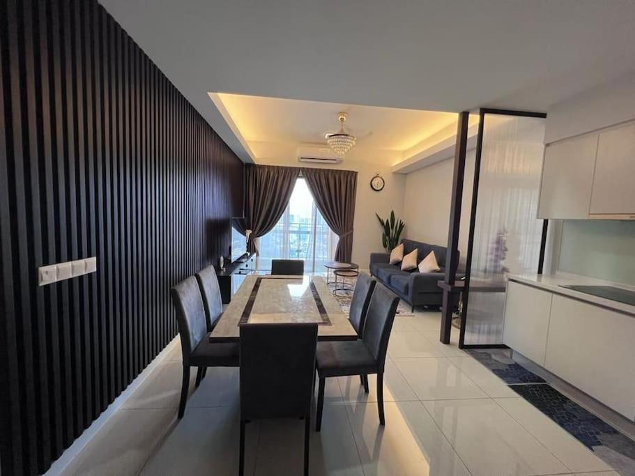 Sentral Suites Kuala lumpur By Leyla 3BR suites 8 pax