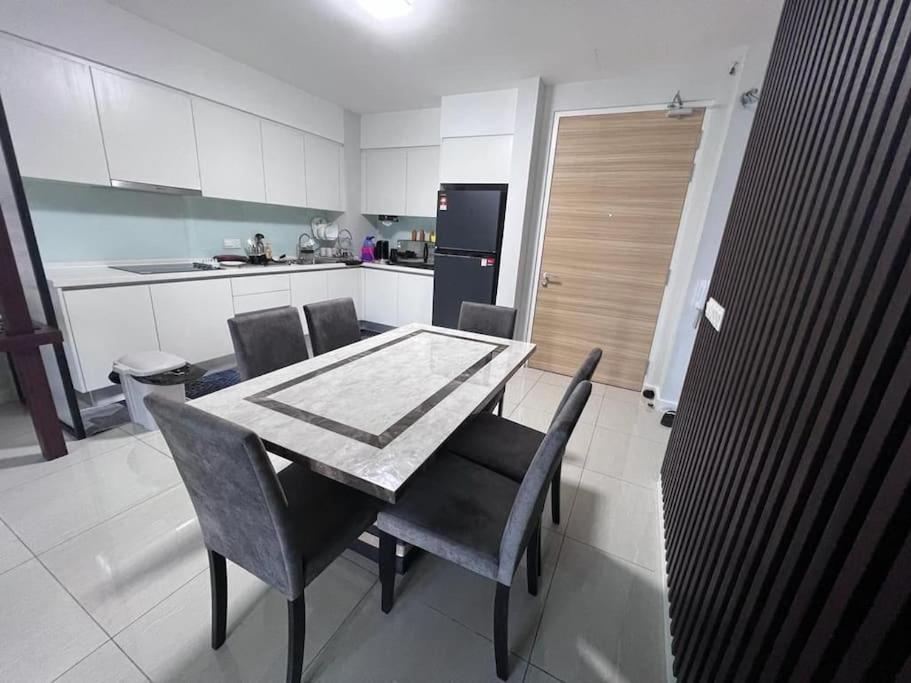 Sentral Suites Kuala lumpur By Leyla 3BR suites 8 pax