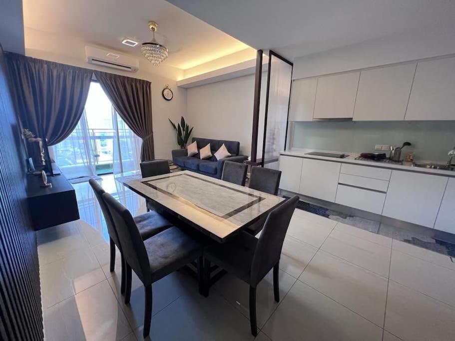 Sentral Suites Kuala lumpur By Leyla 3BR suites 8 pax