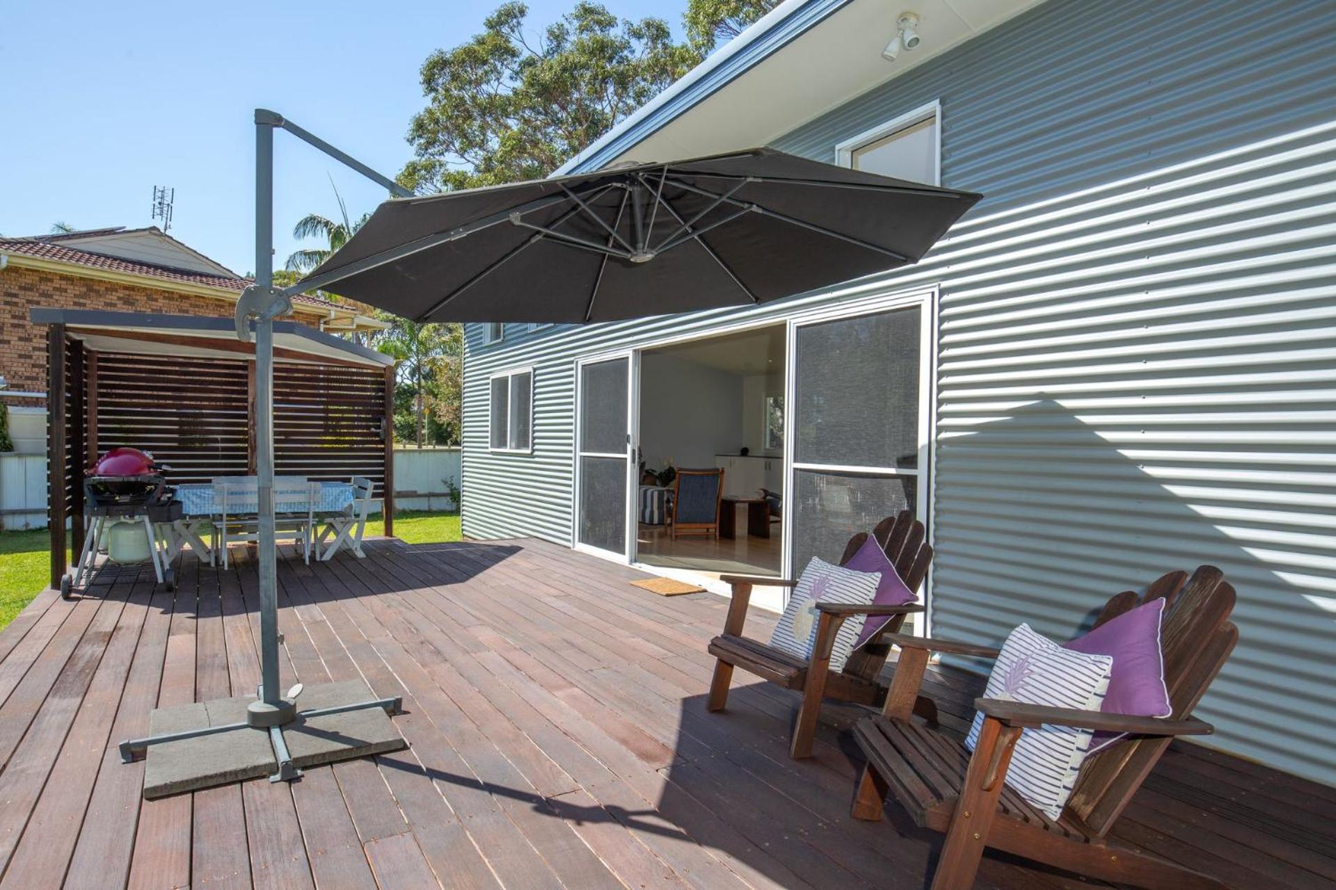 The Cabin - Waterfront with Fireplace - 5 mins to the Bay