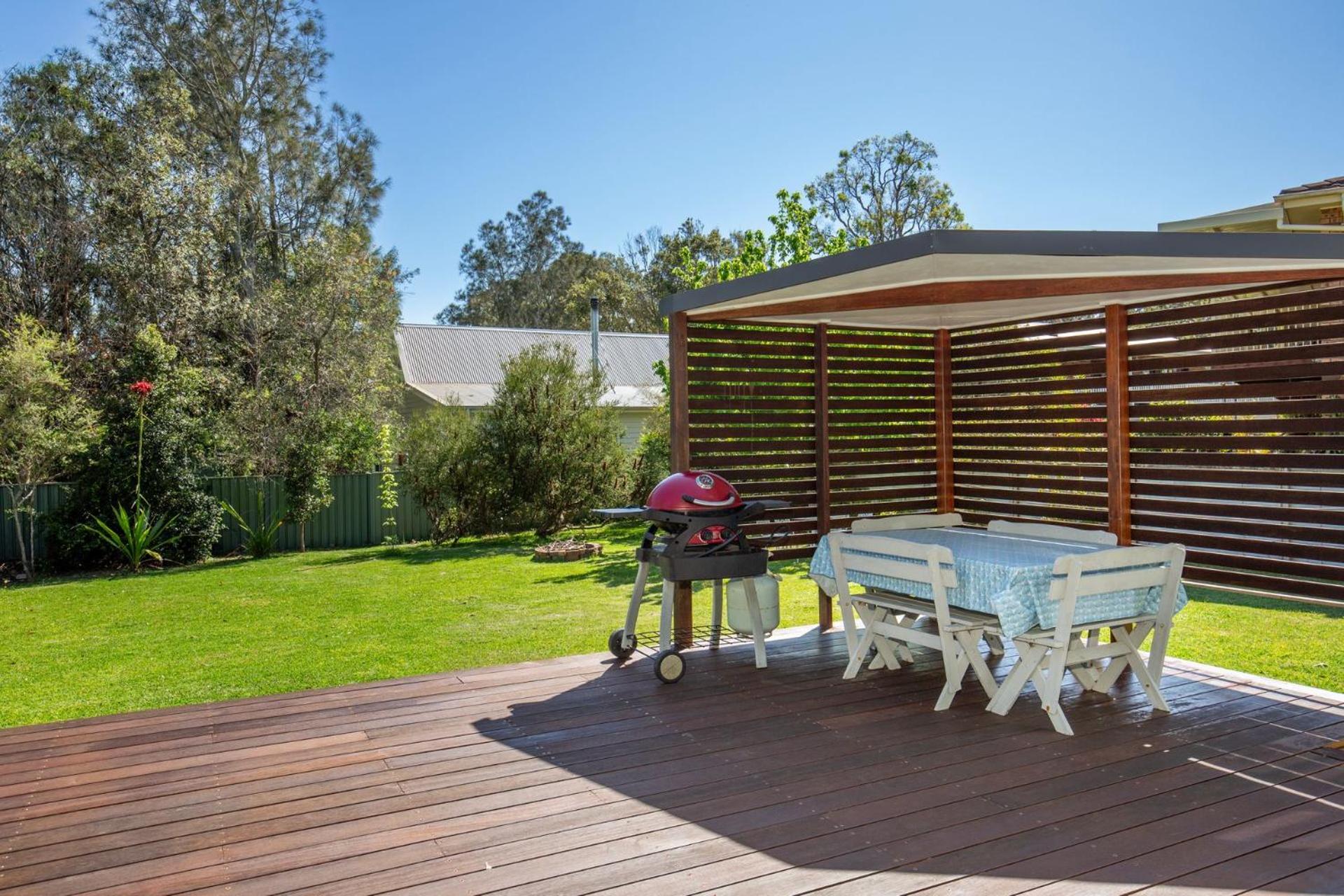 The Cabin - Waterfront with Fireplace - 5 mins to the Bay