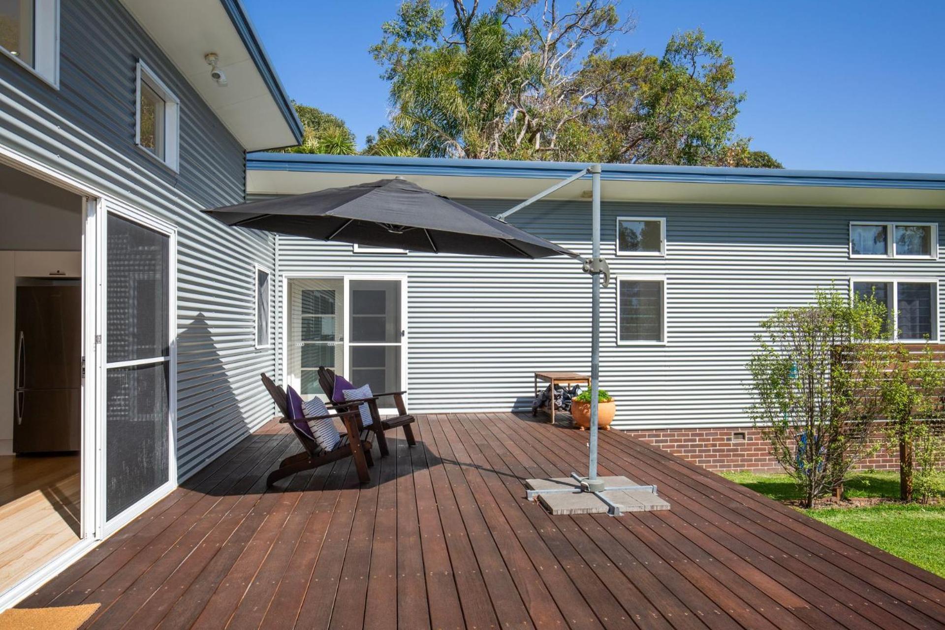 The Cabin - Waterfront with Fireplace - 5 mins to the Bay