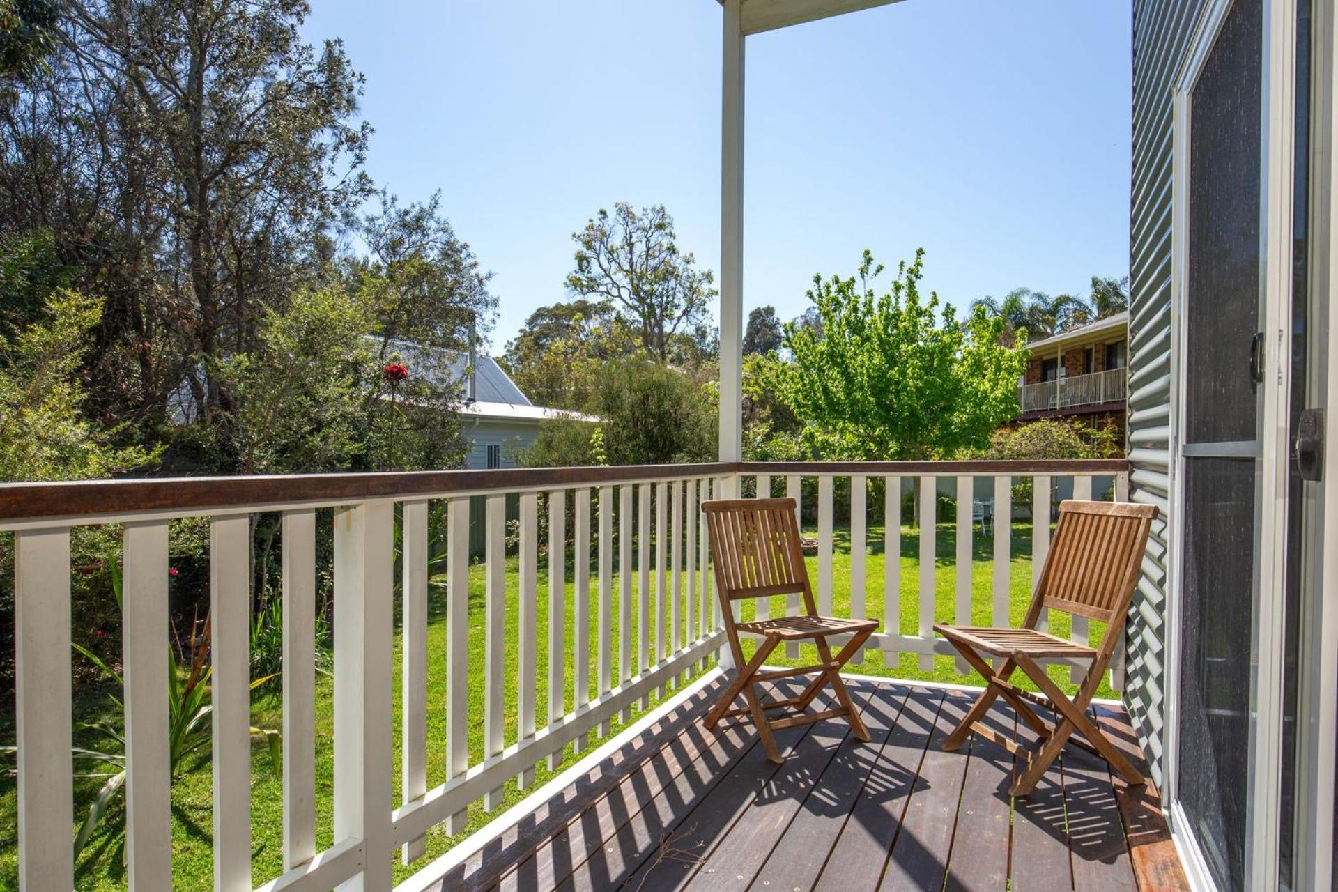 The Cabin - Waterfront with Fireplace - 5 mins to the Bay