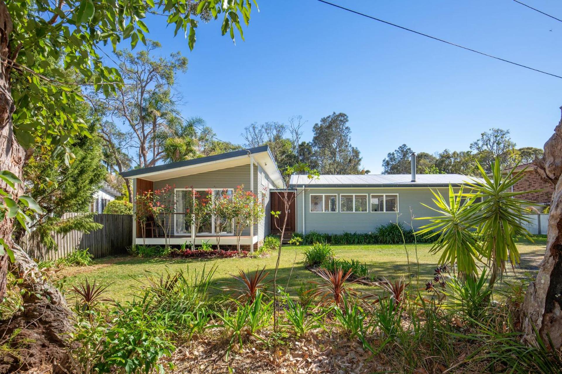 The Cabin - Waterfront with Fireplace - 5 mins to the Bay