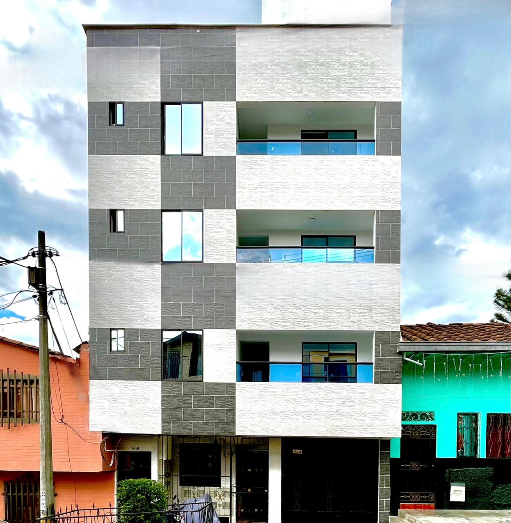 Edificio Victory Medellin - Apartamentos Acogedores y Equipados 100MB Wi-Fi, Central & Terraza Compartida