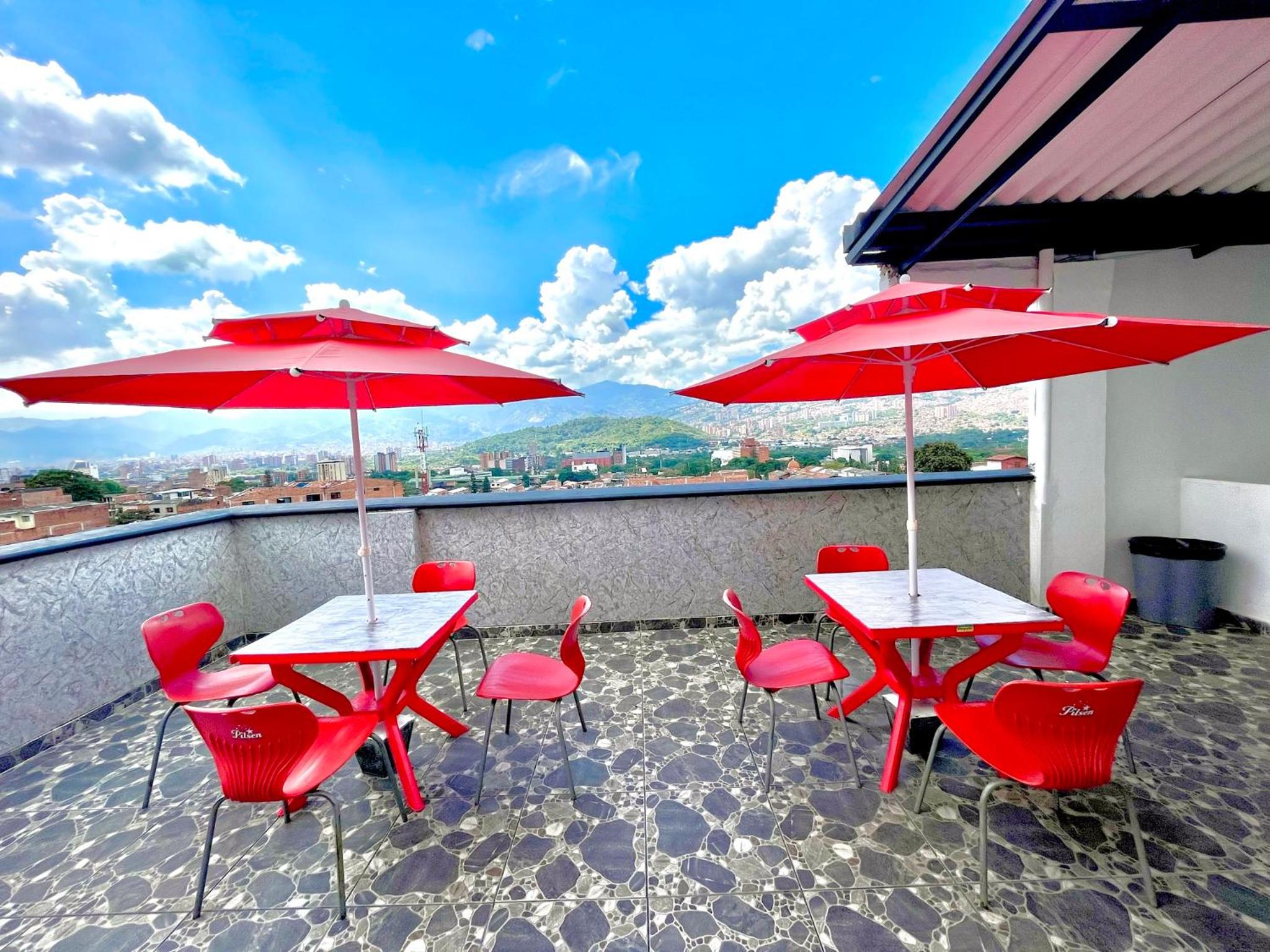 Edificio Victory Medellin - Apartamentos Acogedores y Equipados 100MB Wi-Fi, Central & Terraza Compartida