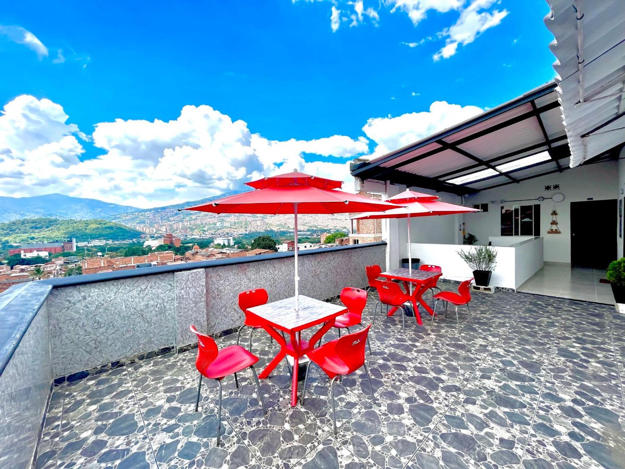 Edificio Victory Medellin - Apartamentos Acogedores y Equipados 100MB Wi-Fi, Central & Terraza Compartida