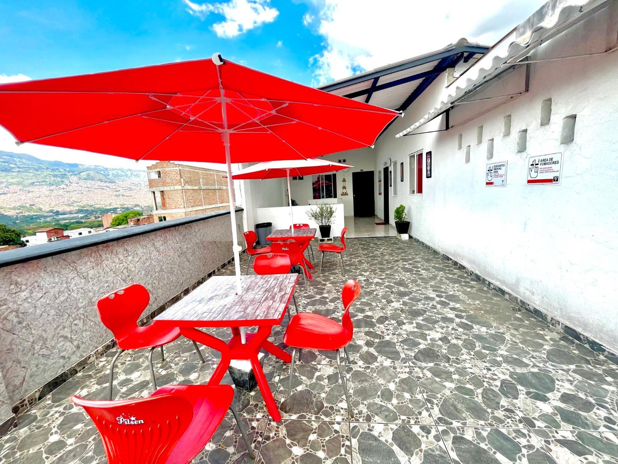 Edificio Victory Medellin - Apartamentos Acogedores y Equipados 100MB Wi-Fi, Central & Terraza Compartida