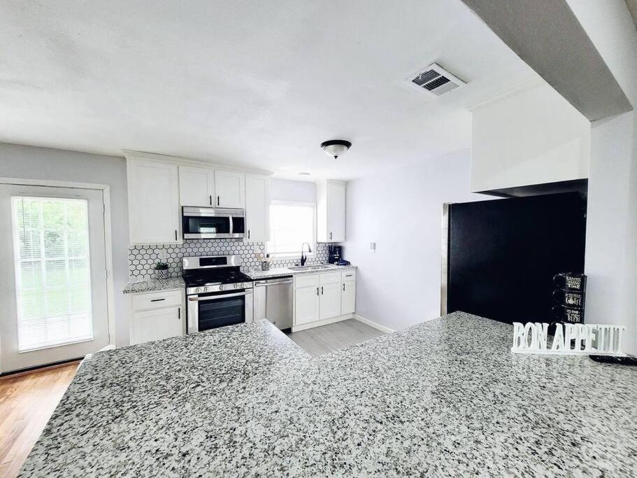 Centrally Located, Black & White Charmer Sleeps 10 view 2