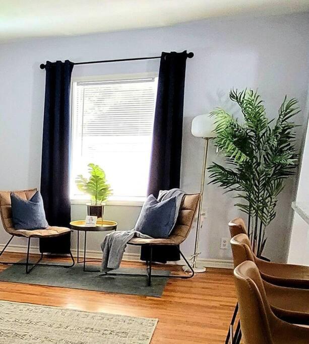 Centrally Located, Black & White Charmer Sleeps 10 view 4