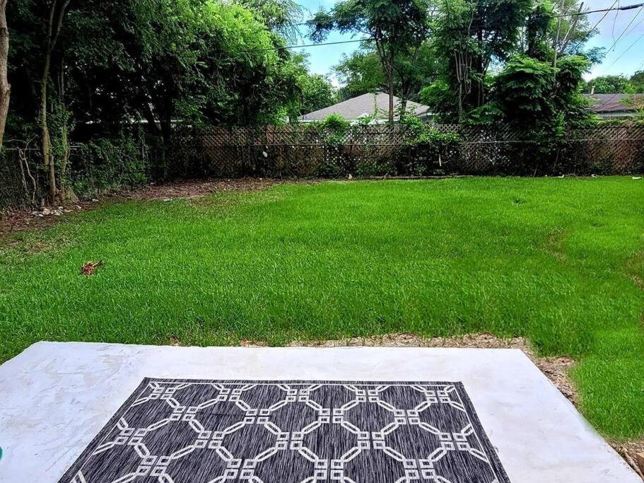 Centrally Located, Black & White Charmer Sleeps 10 view 5