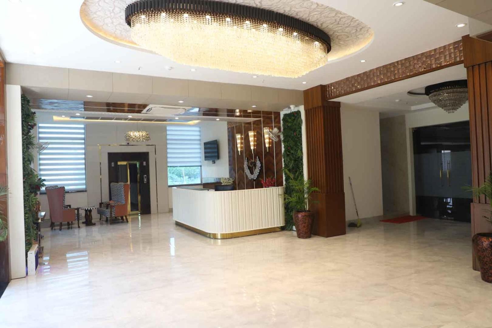 Lobby & Reception