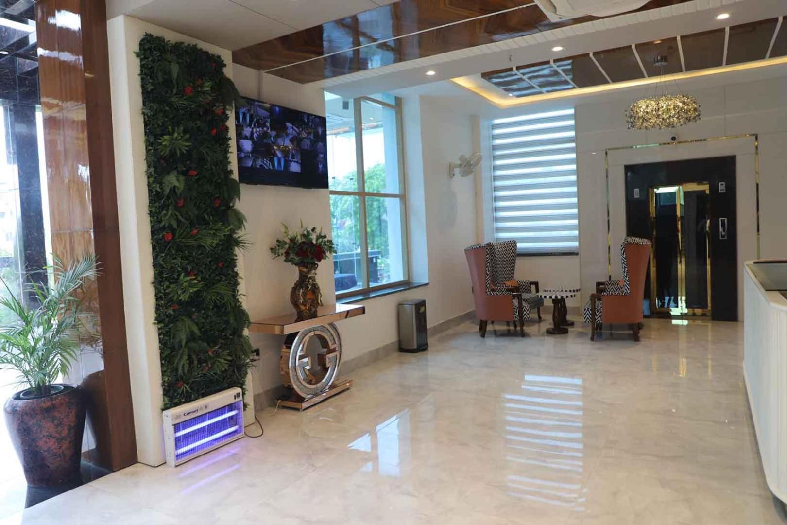 Lobby & Reception