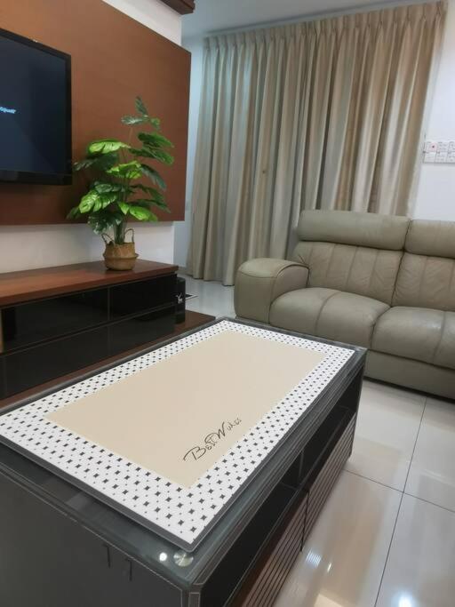 Permas 14min to MidValley 10pax WiFi TV Box 4BRoom