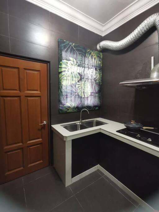 Permas 14min to MidValley 10pax WiFi TV Box 4BRoom