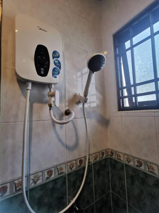 Permas 14min to MidValley 10pax WiFi TV Box 4BRoom