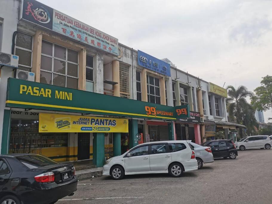 Permas 14min to MidValley 10pax WiFi TV Box 4BRoom