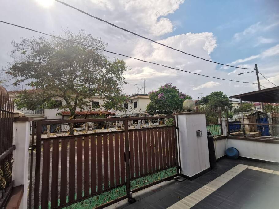 Permas 14min to MidValley 10pax WiFi TV Box 4BRoom
